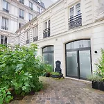 Le Pavillon Ponthieu - Champs-Elysees