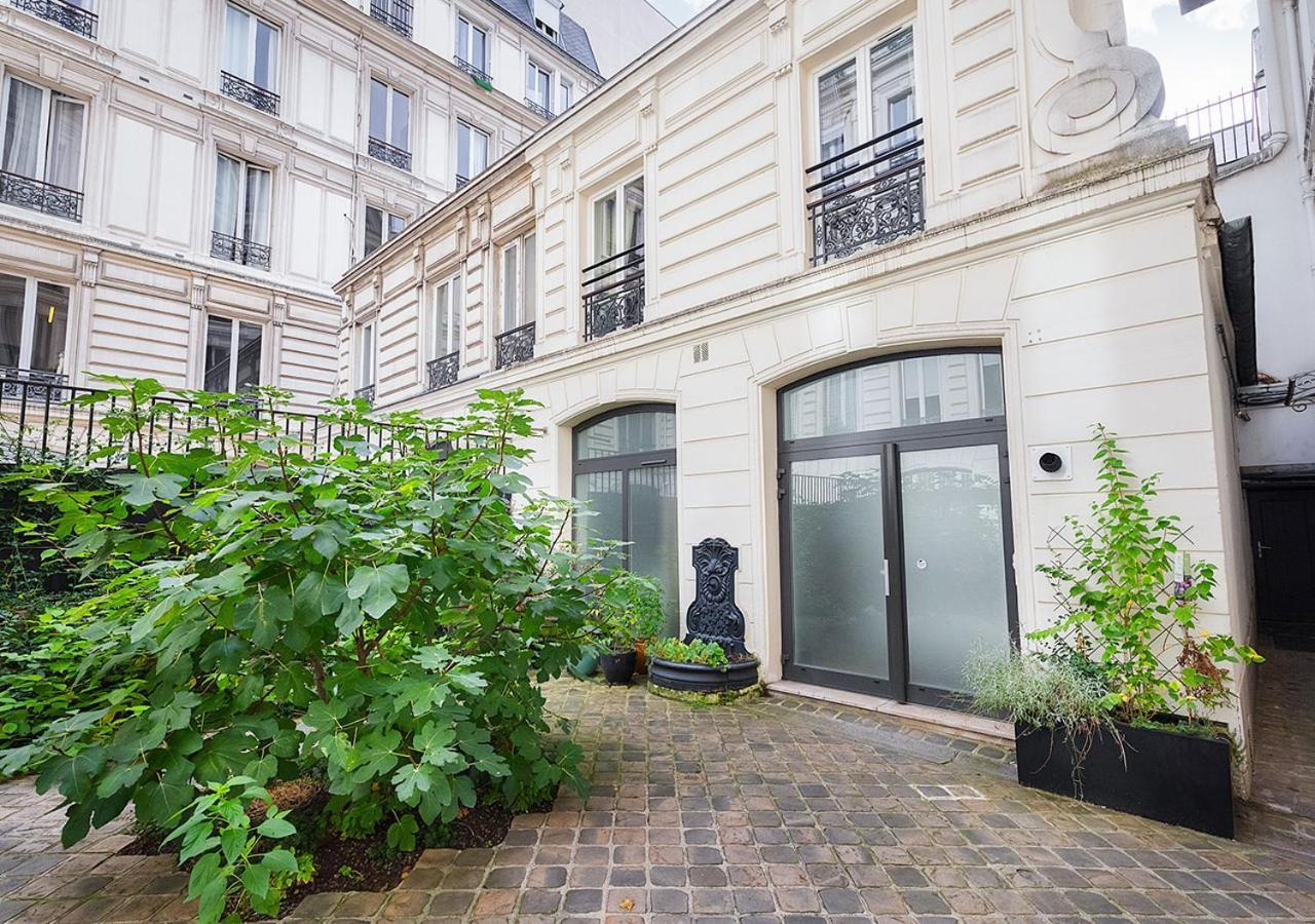 Le Pavillon Ponthieu - Champs-elysees *